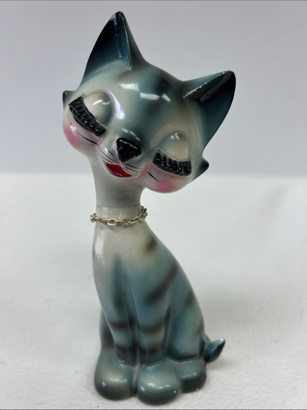 Vintage/Mid Century 7 3/4 “ ceramic long neck kitsch “Eyelash” cat with collar